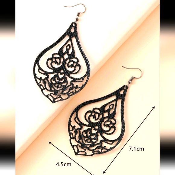 Black Water Drop Earrings - Picture 4 of 4